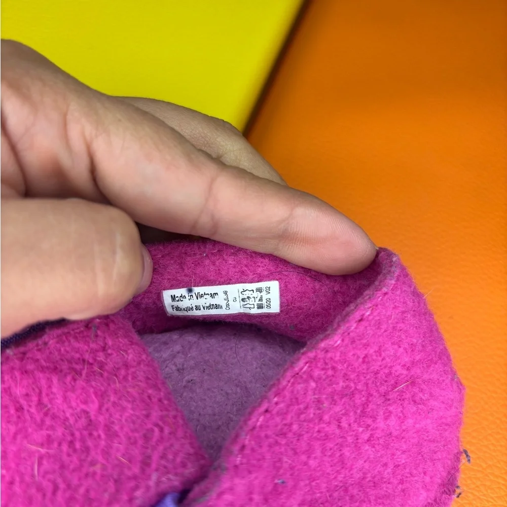CROCS‎ Vibrant Pink Slippers Toddler Size 9